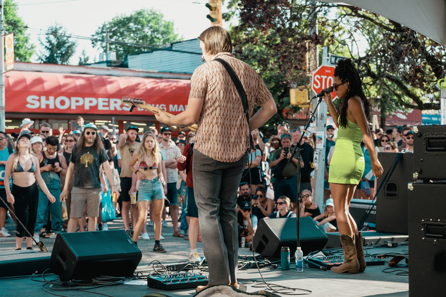 Read more about the article MUSIC: Che Aimee Dorval at the Khatsahlano Street Festival